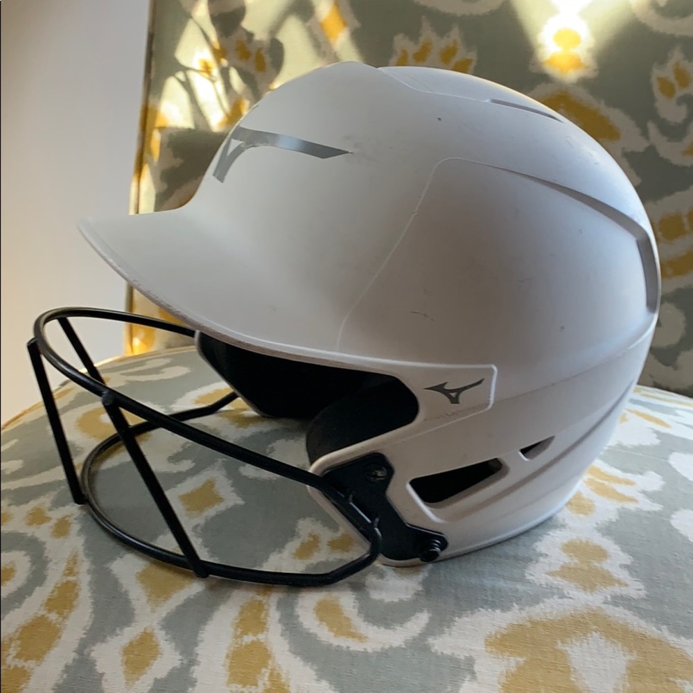 Mizuno softball helmet adult small 6 3/4 - 7 3/8